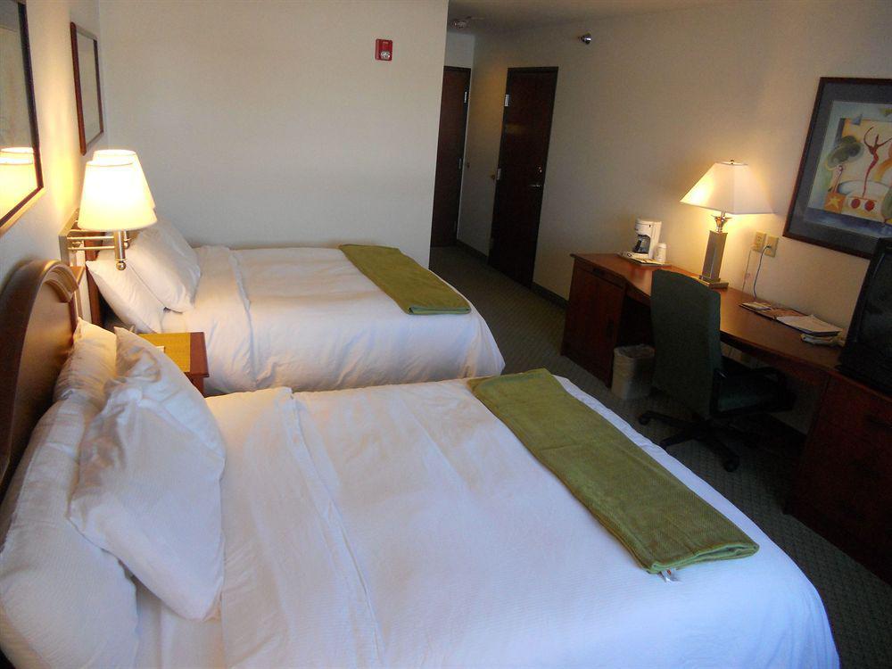 Crossings By Grandstay Inn & Suites Becker ภายนอก รูปภาพ
