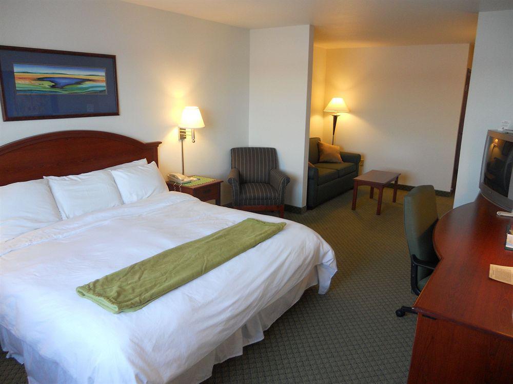 Crossings By Grandstay Inn & Suites Becker ภายนอก รูปภาพ