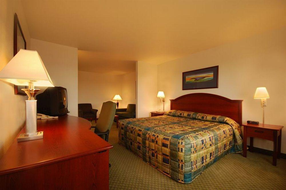Crossings By Grandstay Inn & Suites Becker ภายนอก รูปภาพ
