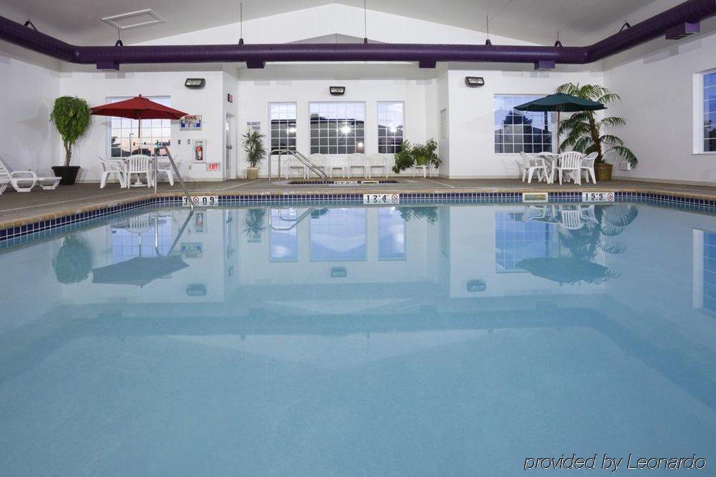 Crossings By Grandstay Inn & Suites Becker ภายนอก รูปภาพ