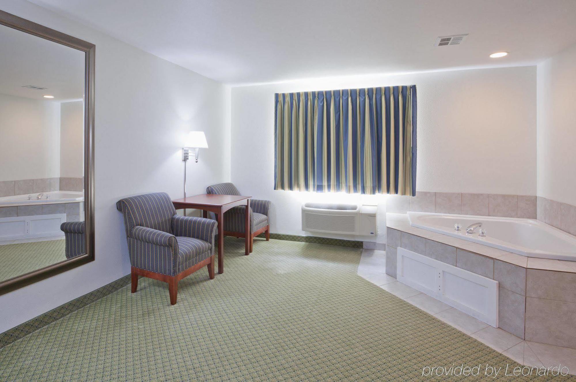 Crossings By Grandstay Inn & Suites Becker ภายนอก รูปภาพ